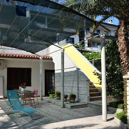Ada Apartment *